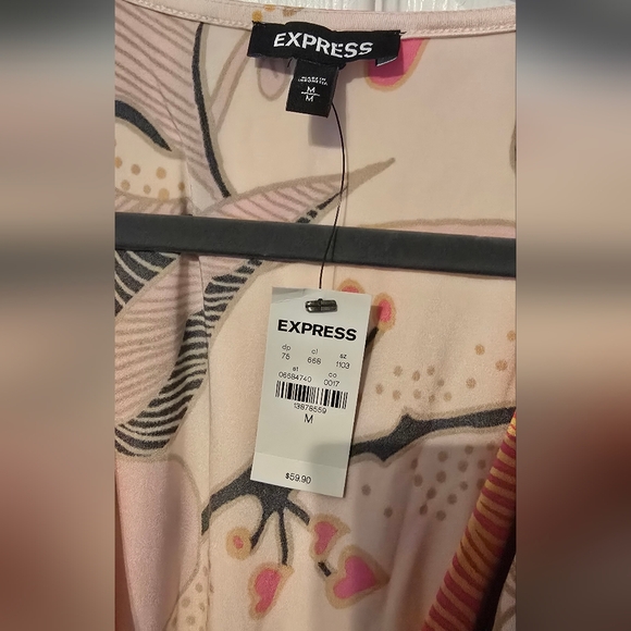 Express NWT Floral Bodysuit - Picture 3 of 4